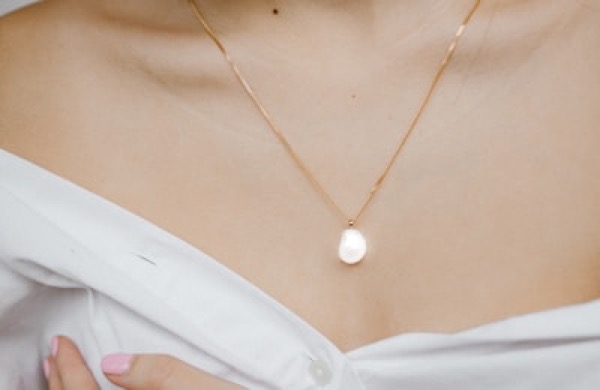 Authentic vintage and retro jewelry on Whatnot France