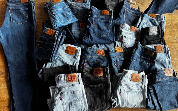 Vintage women's Levi's jeans on Whatnot